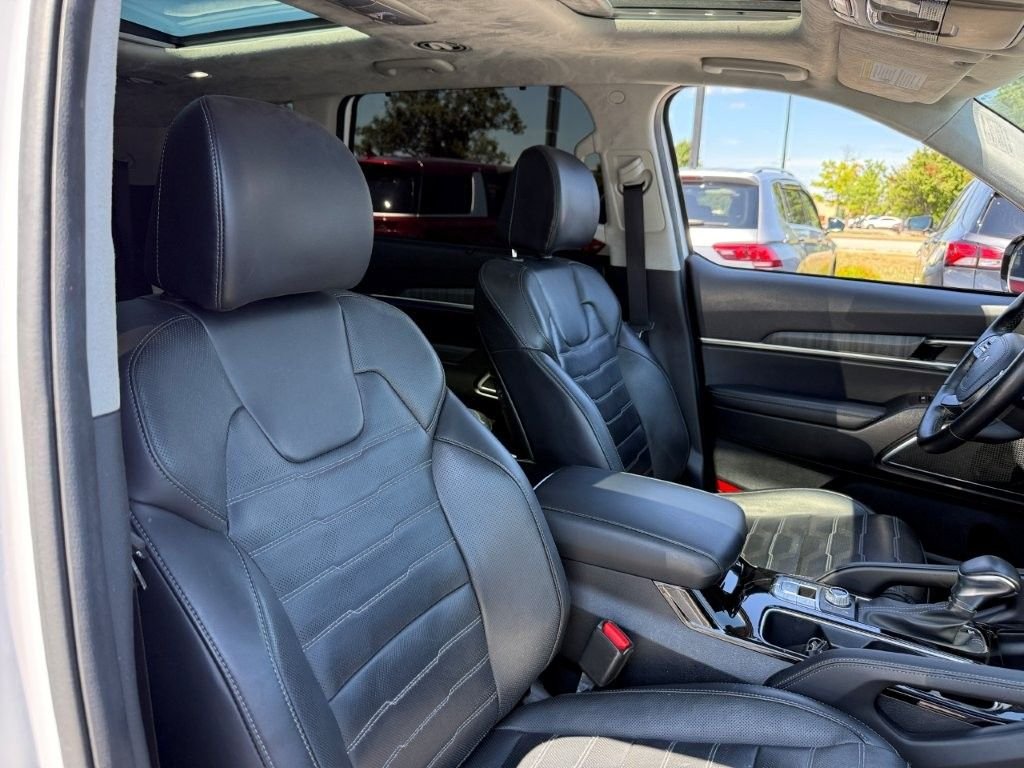 Used 2024 White Kia SX-Prestige image 27