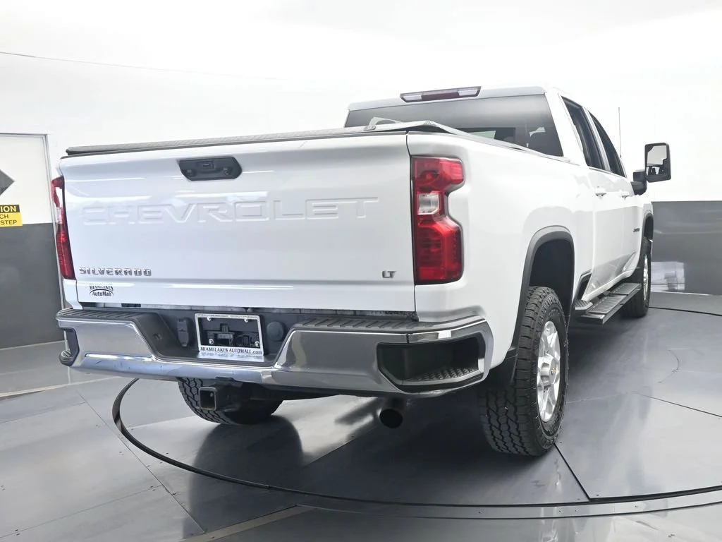 Used 2022 Summit White Chevrolet LT image 5