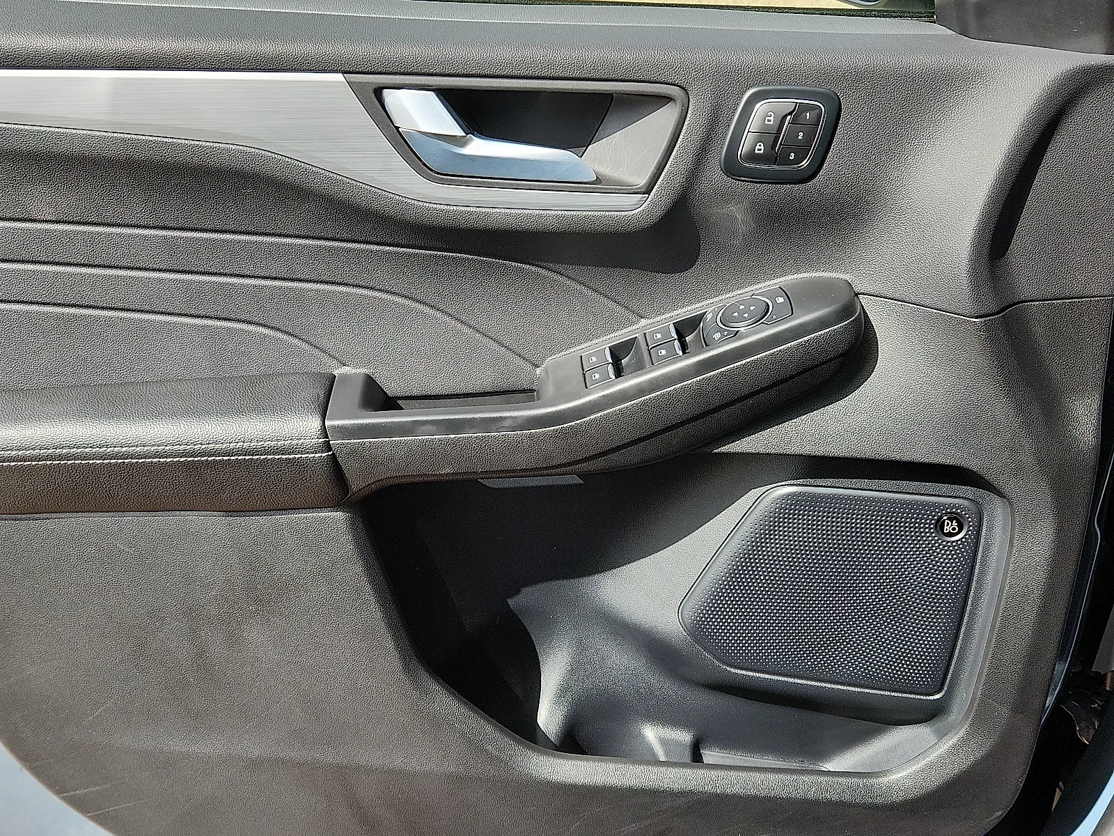 2025 Ford Escape Hybrid Platinum - Photo 15