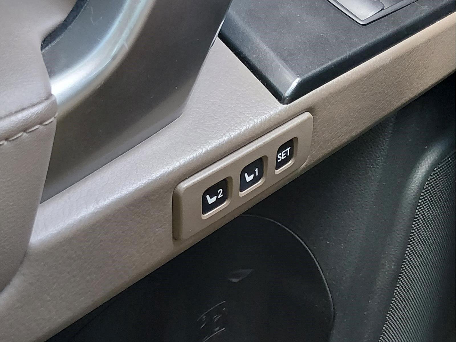 Used 2022 Starfire Pearl Lexus GX 460 Premium image 26