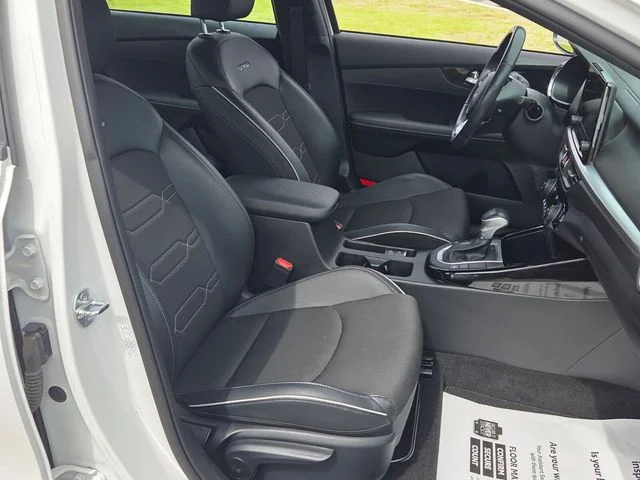 Used 2024 White Kia GT-Line image 15