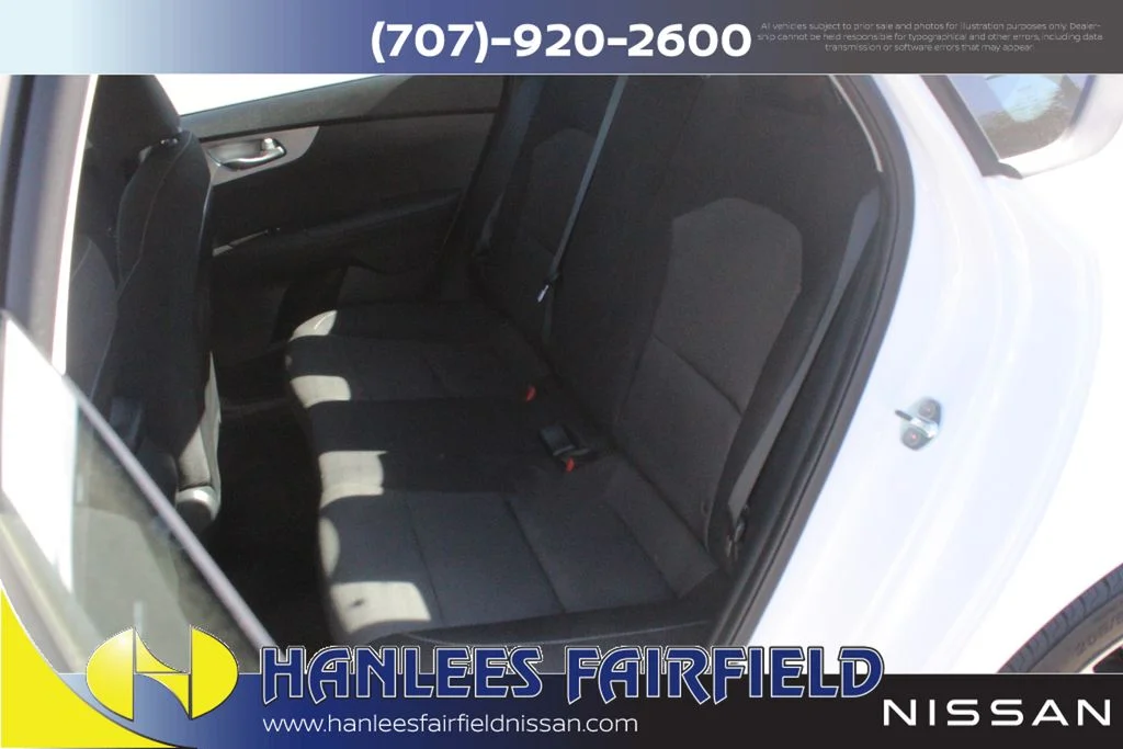 2023 Kia Forte LXS - Photo 13