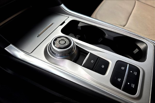 Used 2020 White Ford Limited image 20