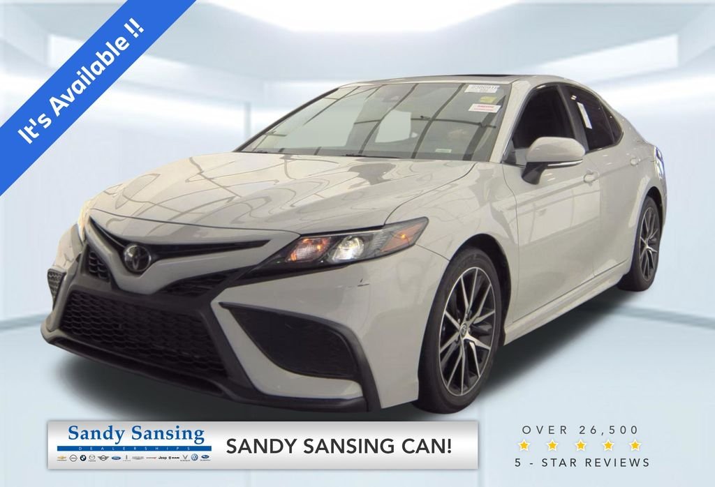 2024 Toyota Camry SE's photo