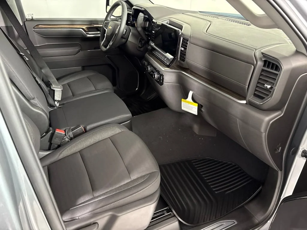 New 2026 Sterling Gray Metallic Chevrolet LT (2FL) image 21