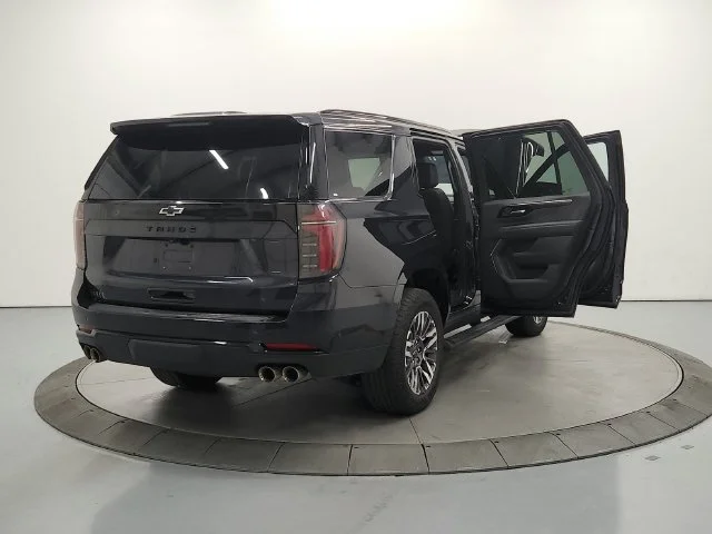 Used 2025 Gray Chevrolet Z71 image 13