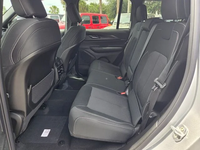 New 2026 Silver Zynith Exterior Paint Jeep Laredo image 5