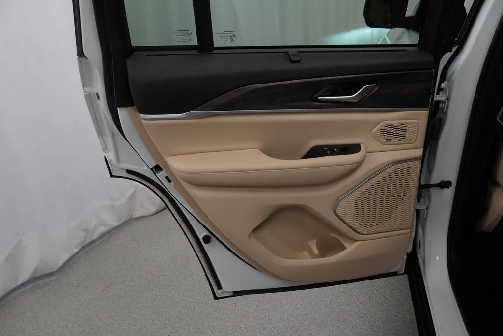 Used 2022 White Jeep 4xe image 45
