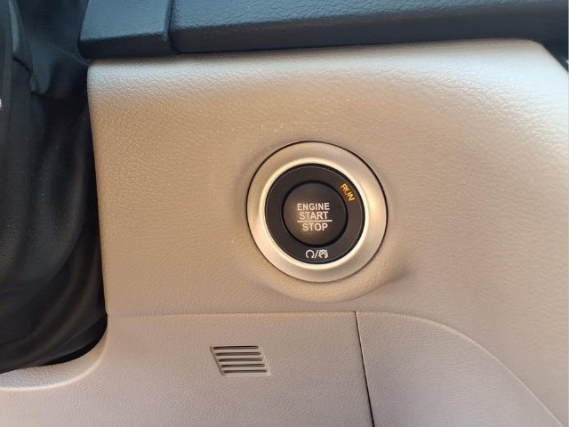 Used 2024  Chrysler Touring L image 8