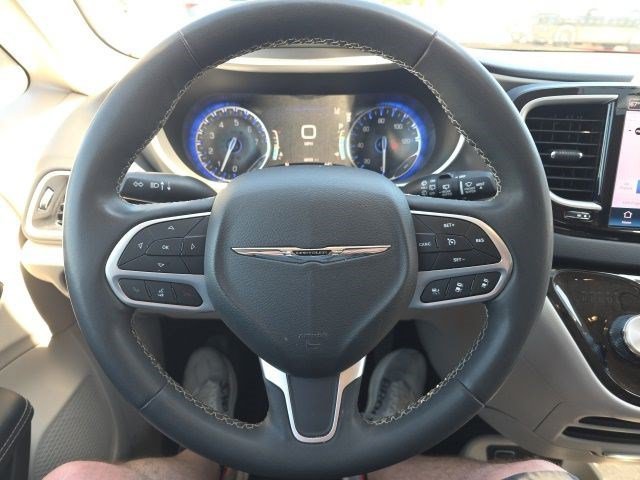 Certified Used 2023 Velvet Red Pearlcoat Chrysler Touring L image 20