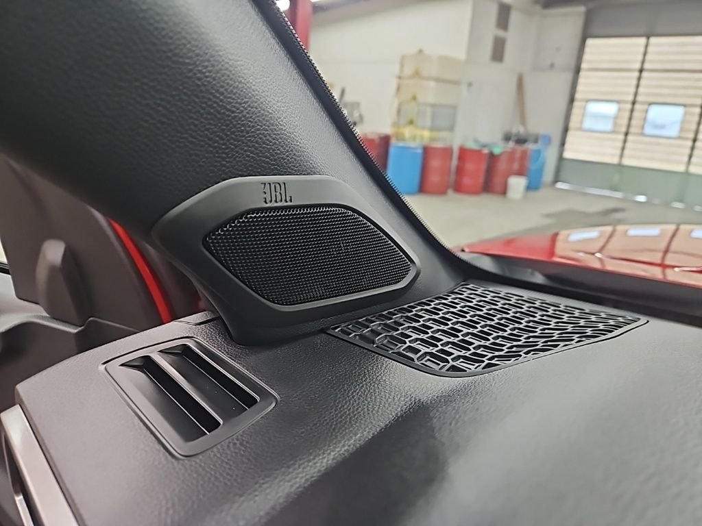 2025 Toyota Tacoma SR5 - Photo 30