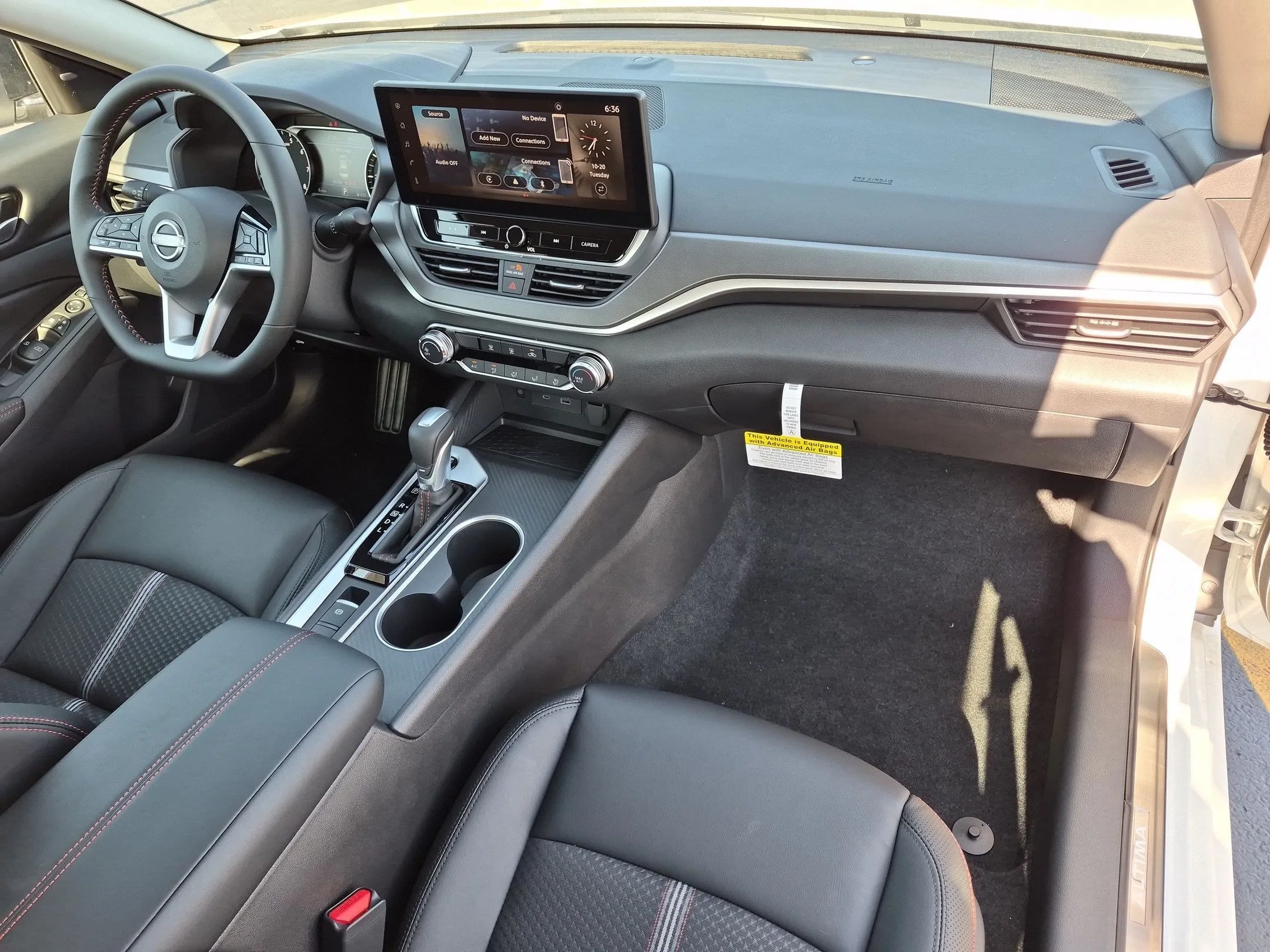 New 2026 Pearl White TriCoat / Super Black Two-tone Nissan SR image 28