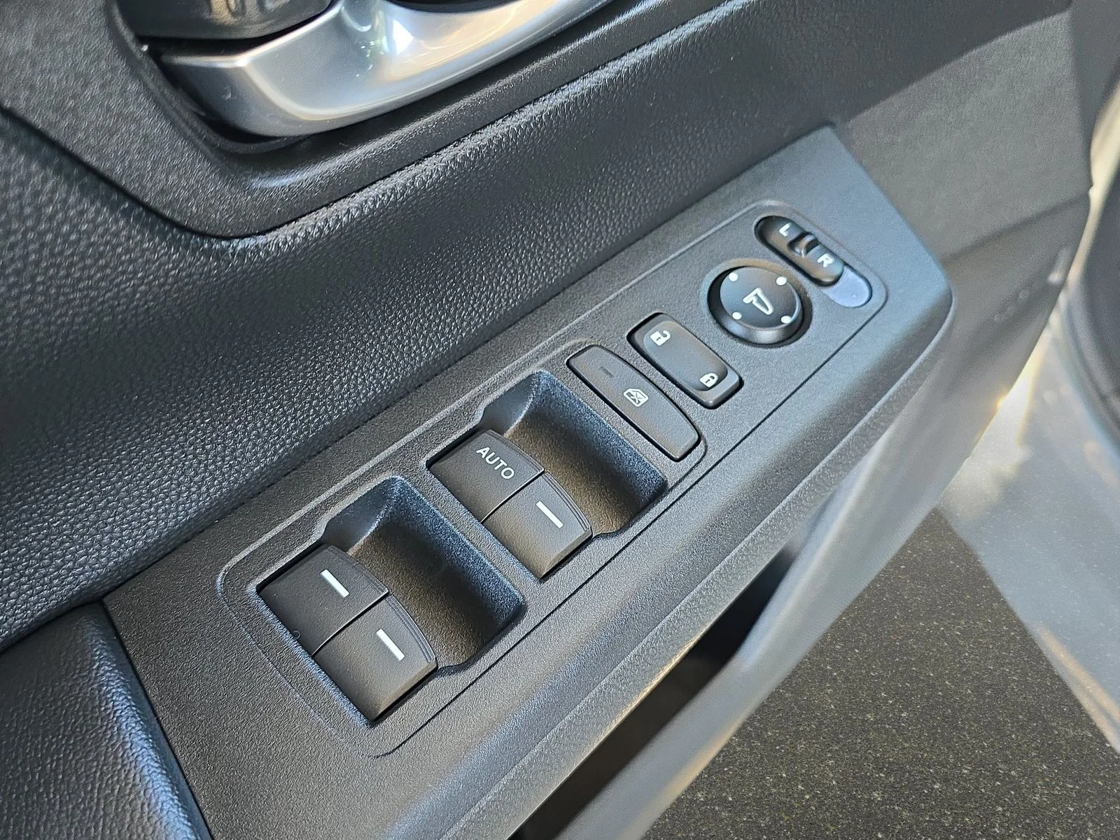 2024 Honda CR-V LX - Photo 25