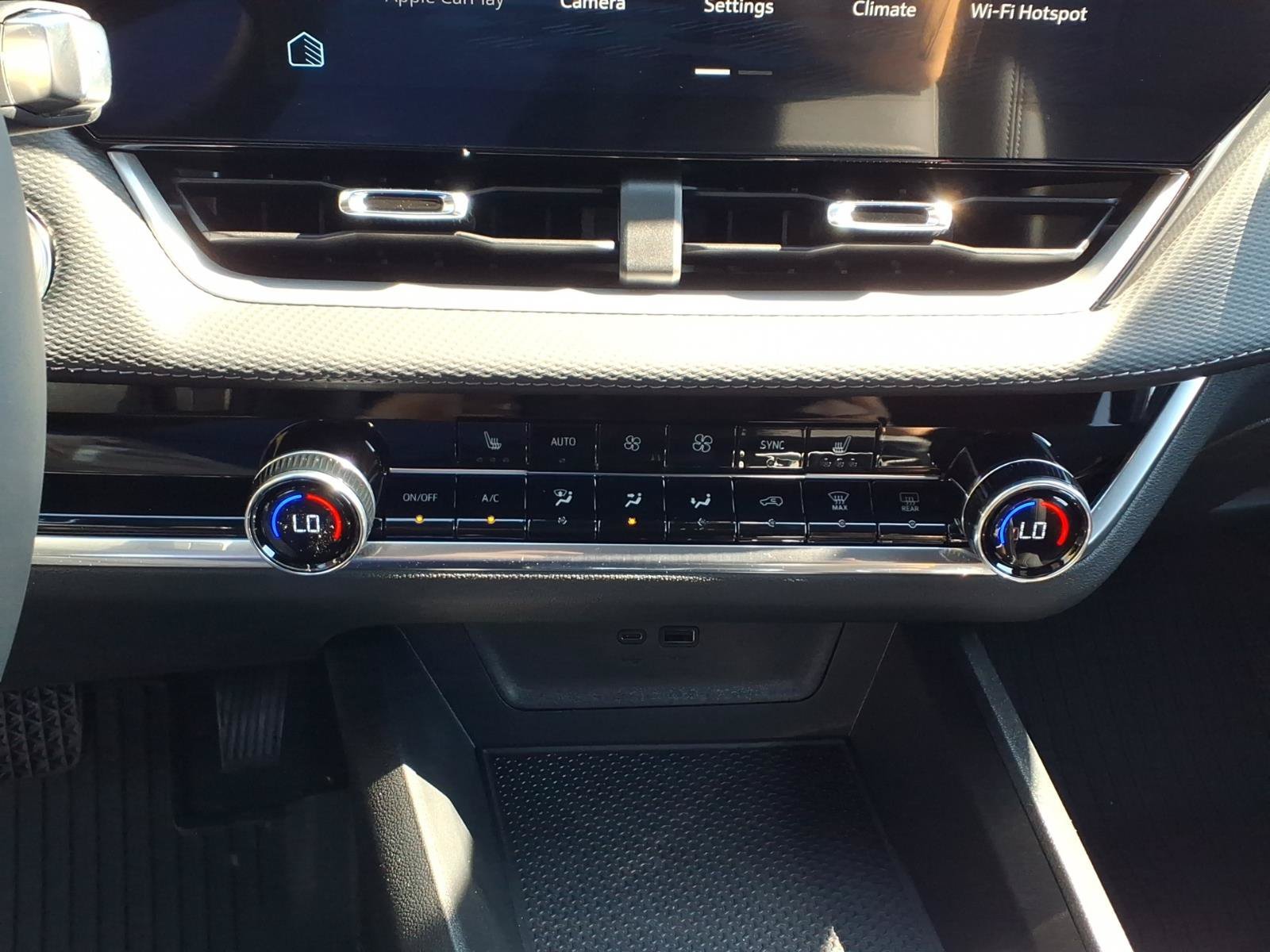 2027 Chevrolet Equinox LT - Photo 8