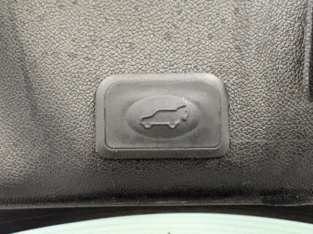 Used 2017 Red GMC Limited image 9