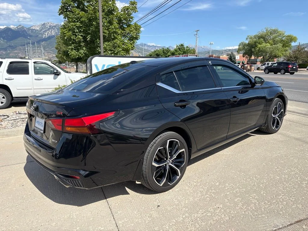 Used 2024 Black Nissan 2.5 SR image 4