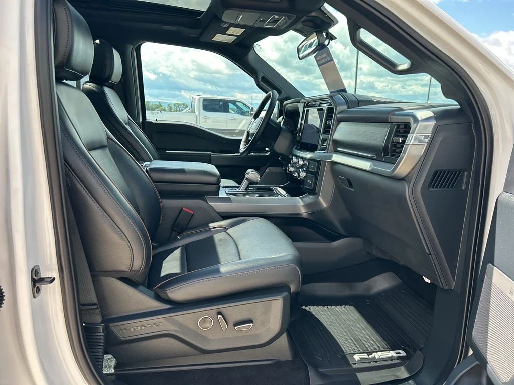 Certified Used 2025 Oxford White Ford LARIAT image 20