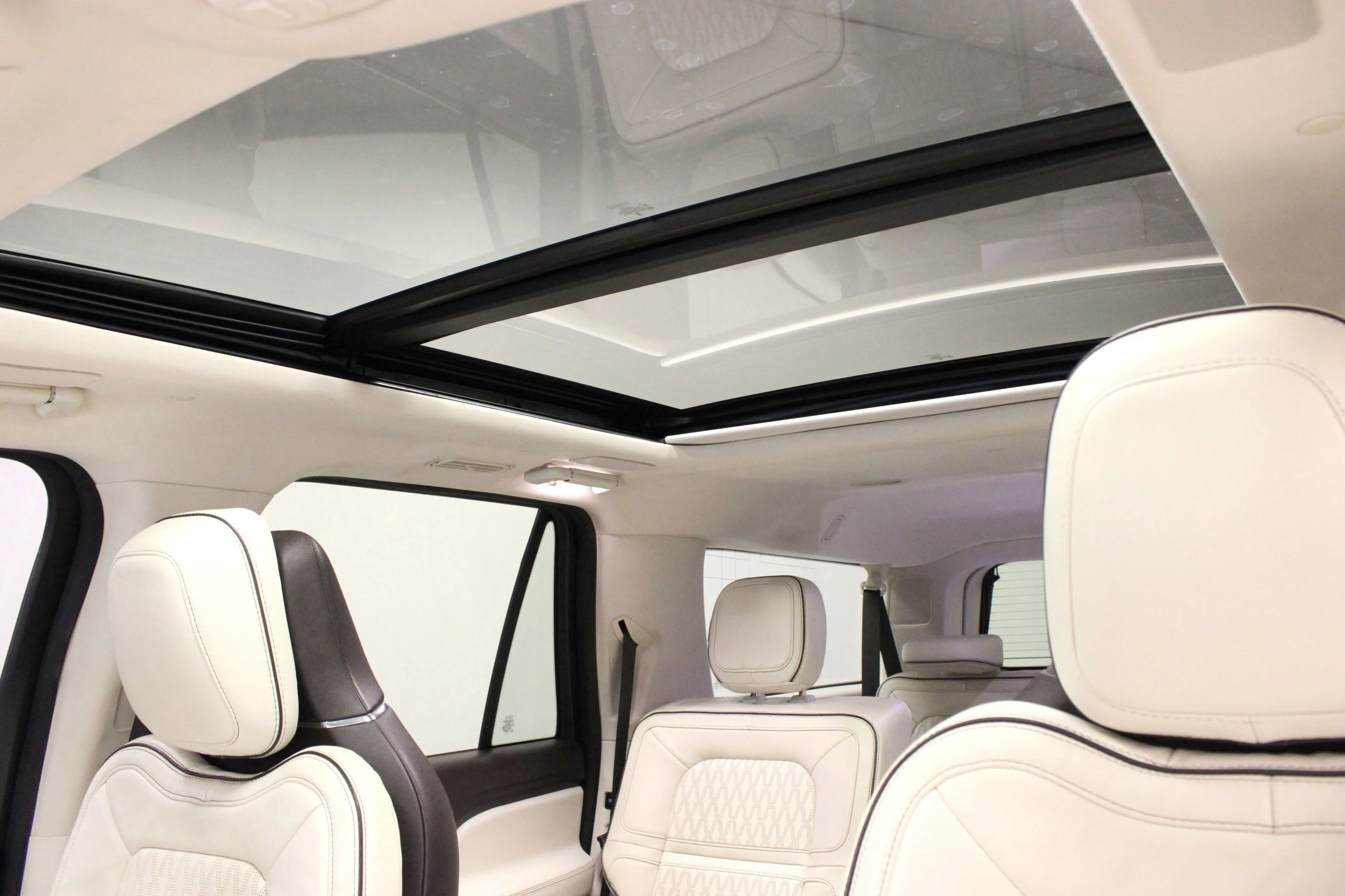 Used 2024 White Metallic Lincoln Black Label image 10