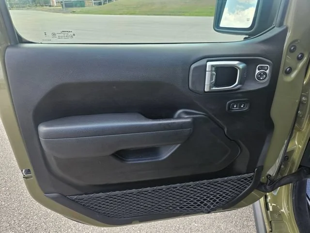 Used 2025 Green Jeep Rubicon image 10