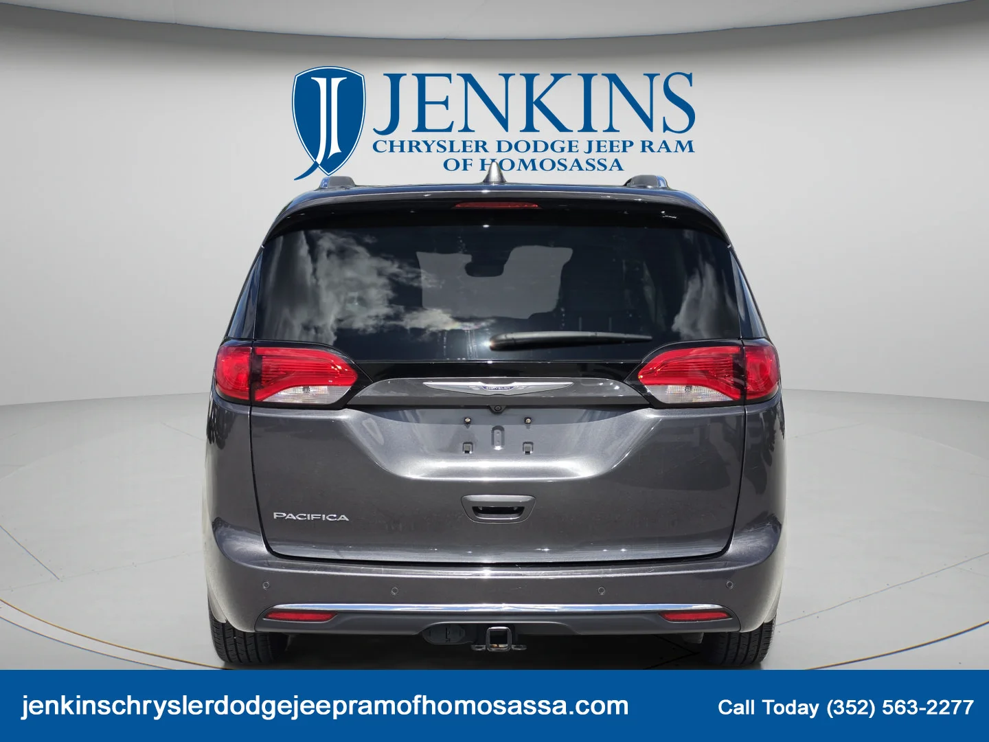 Used 2020 Granite Crystal Metallic Clearcoat Chrysler Touring L Plus image 6