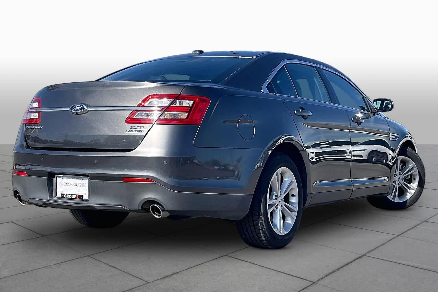 Used 2015 Magnetic Metallic Ford SEL image 13