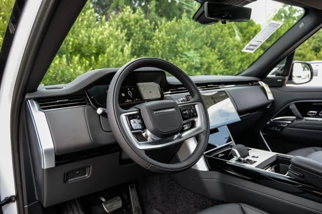 2026 Land Rover Range Rover SE - Photo 2