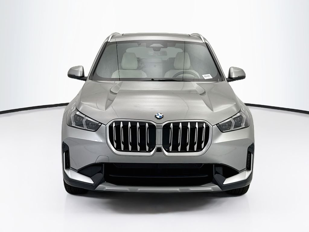 New 2027 Space Silver Metallic BMW xDrive28i image 2