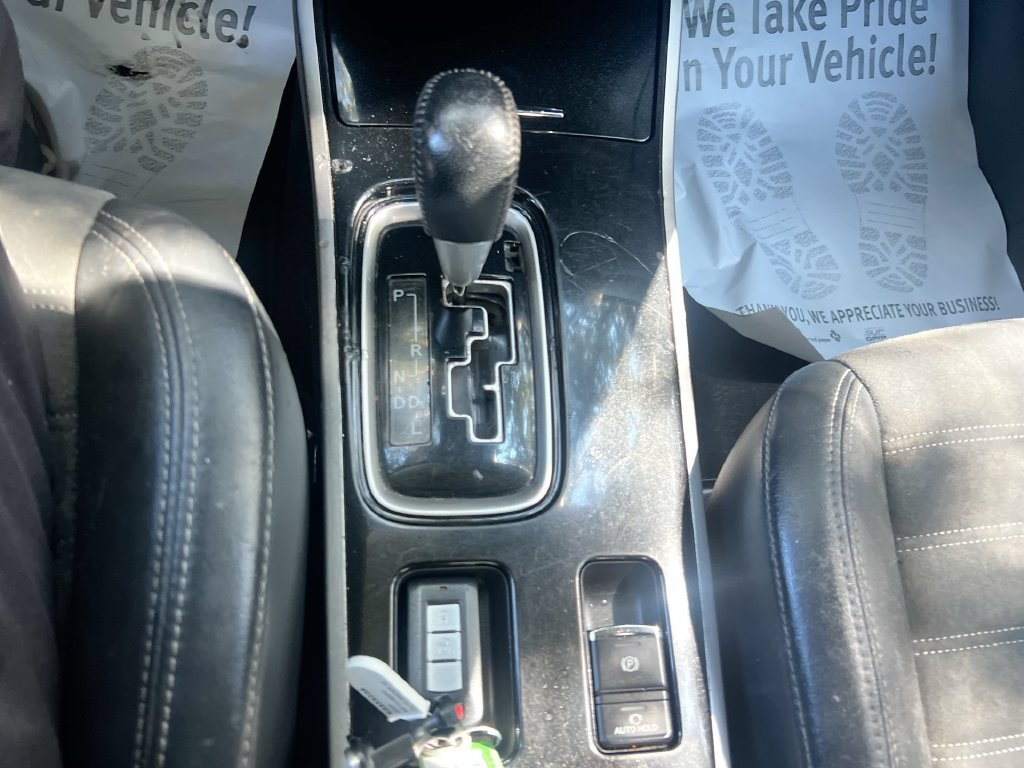 Used 2020  Mitsubishi SE image 19