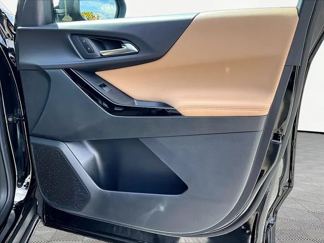 New 2027 Mosaic Black Metallic Chevrolet ACTIV image 30