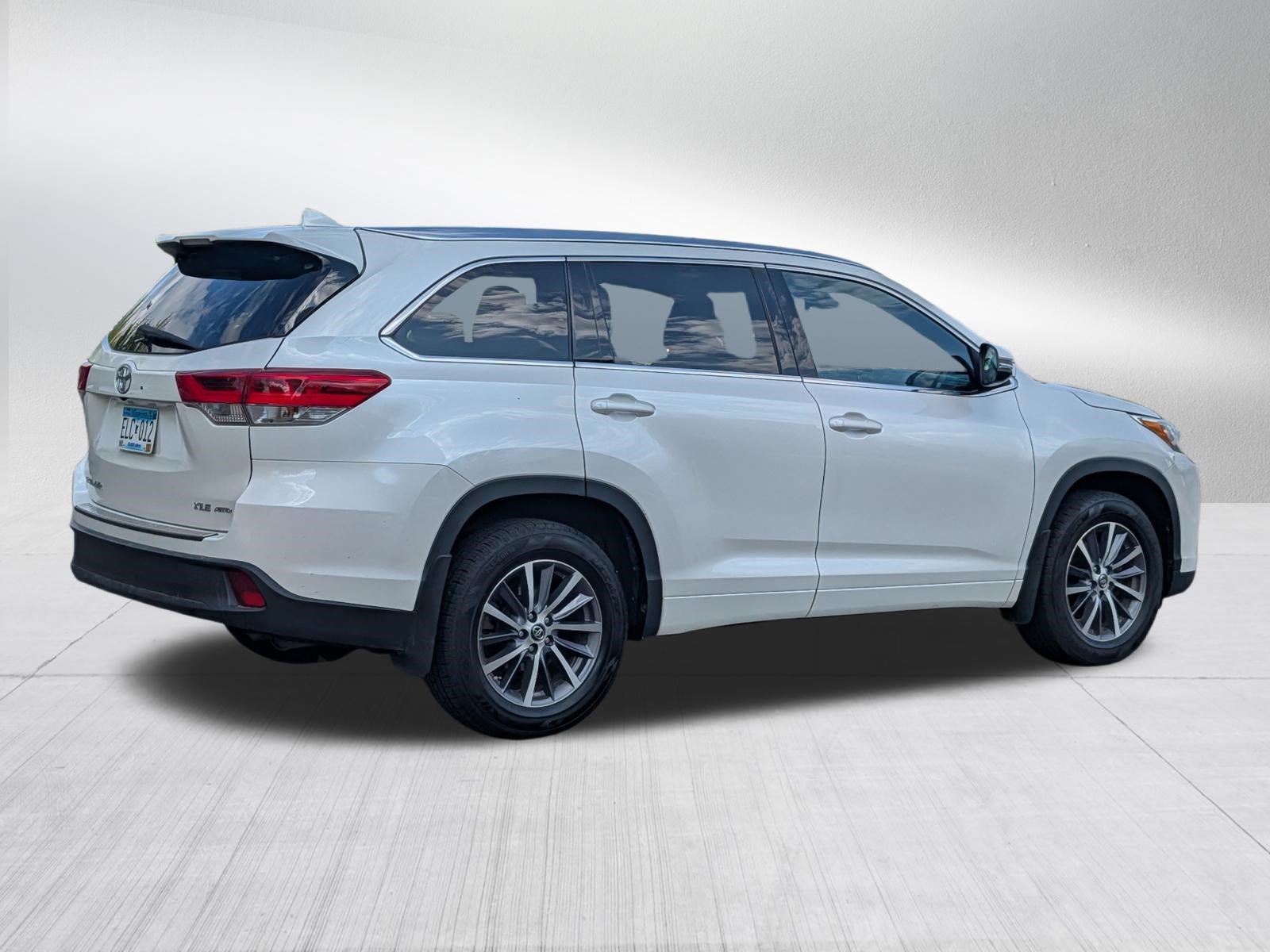 Used 2017 Blizzard Pearl Toyota SE image 7