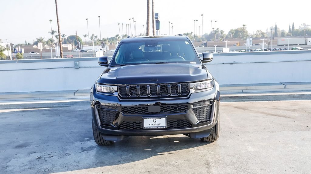 New 2026 Diamond Black Jeep Altitude image 3