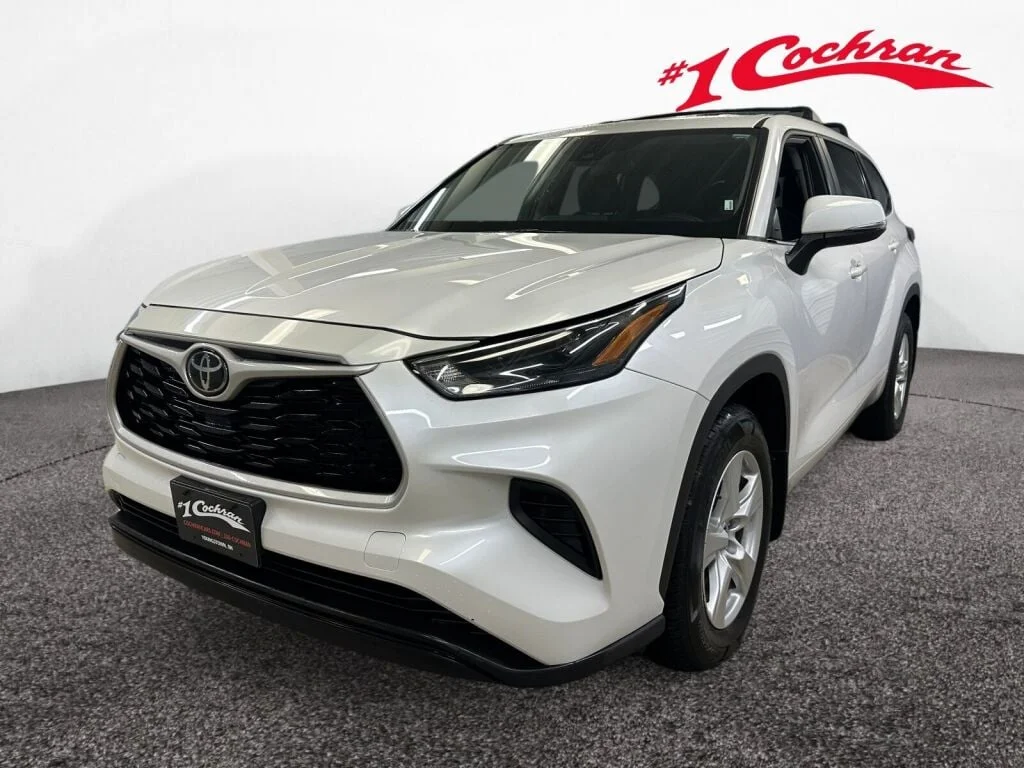 Used 2023 Wind Chill Pearl Toyota L image 32