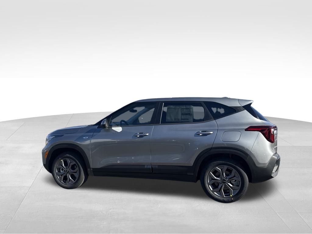 2026 Kia Seltos LX photo 4