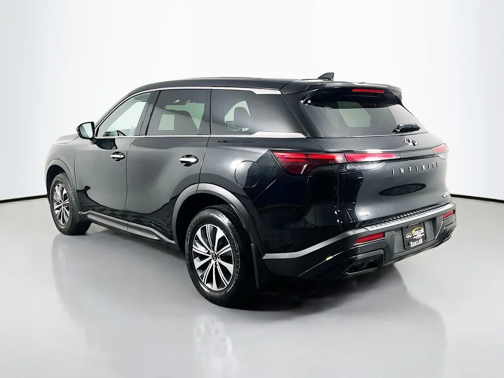 Used 2023 Black INFINITI PURE image 5