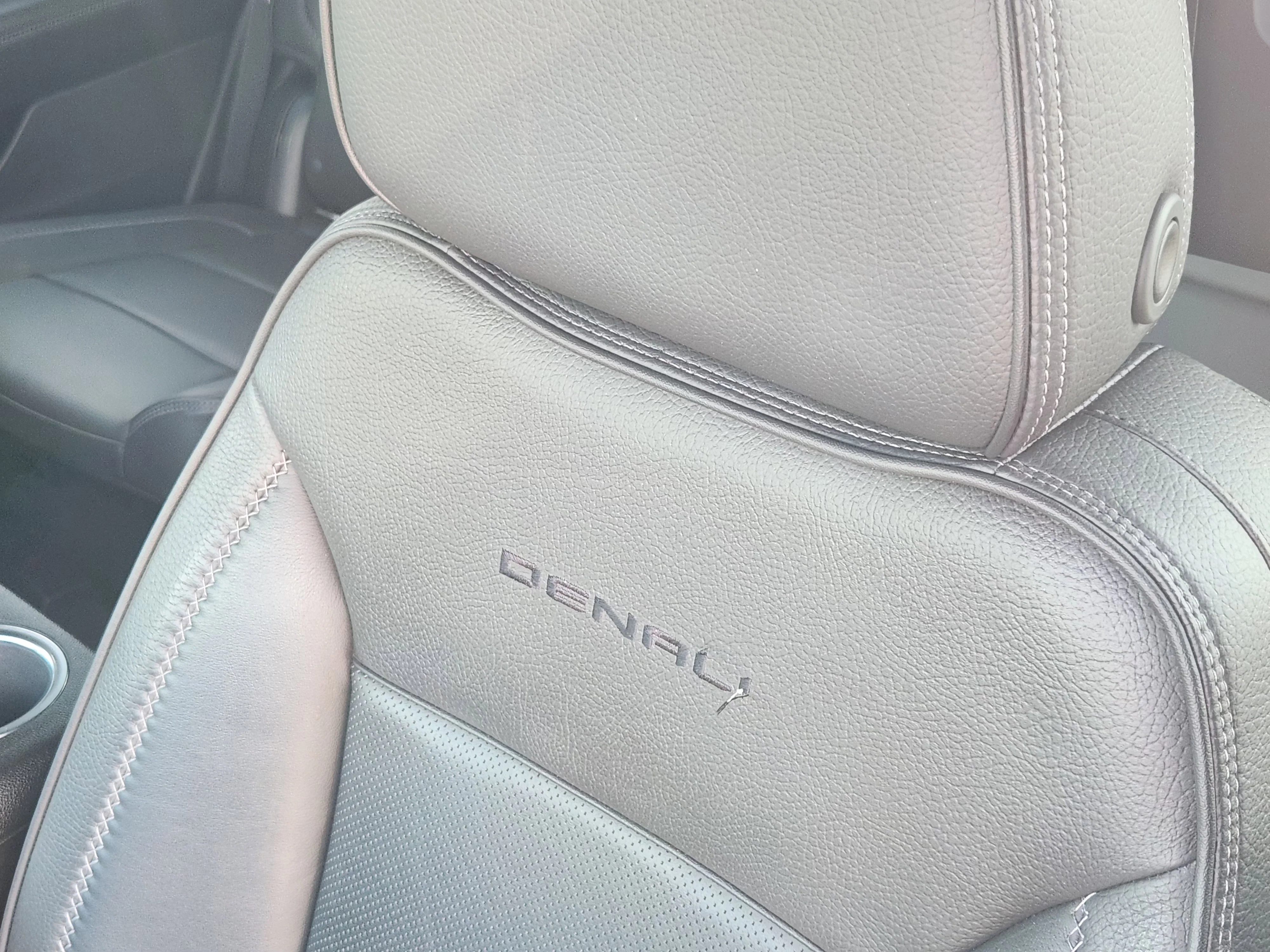 Used 2021 Onyx Black GMC Denali image 15