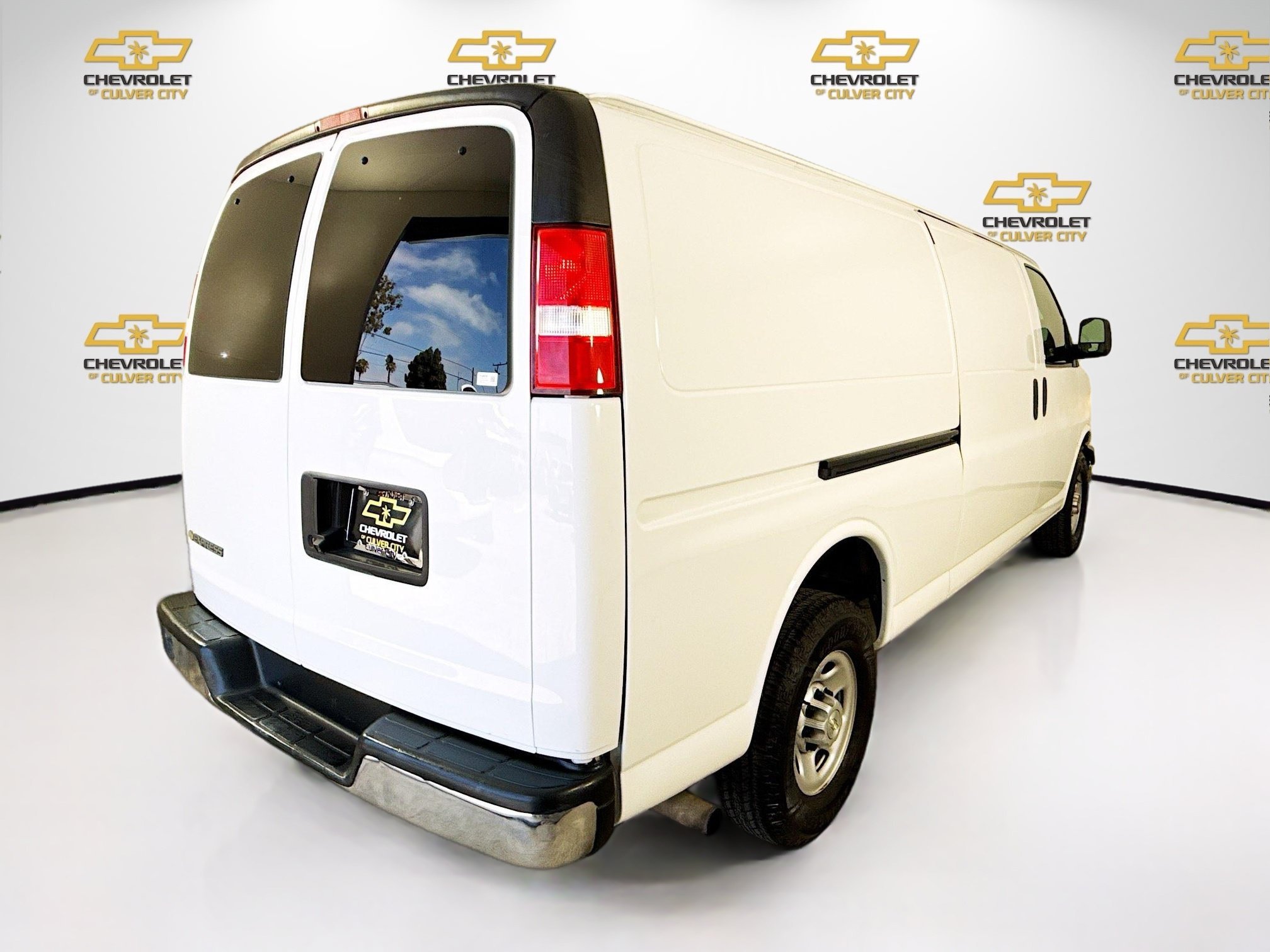 Used 2020 Summit White Chevrolet WT image 7