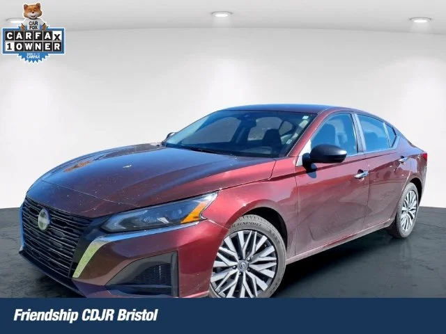 Used 2025 Red Nissan 2.5 SV image 1