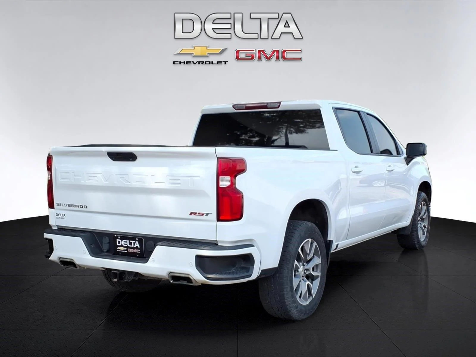 Used 2022 SUMMIT WHITE Chevrolet RST image 5