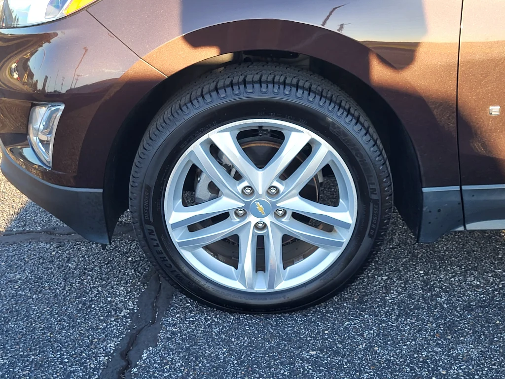 Used 2020 Chocolate Metallic Chevrolet Premier image 26