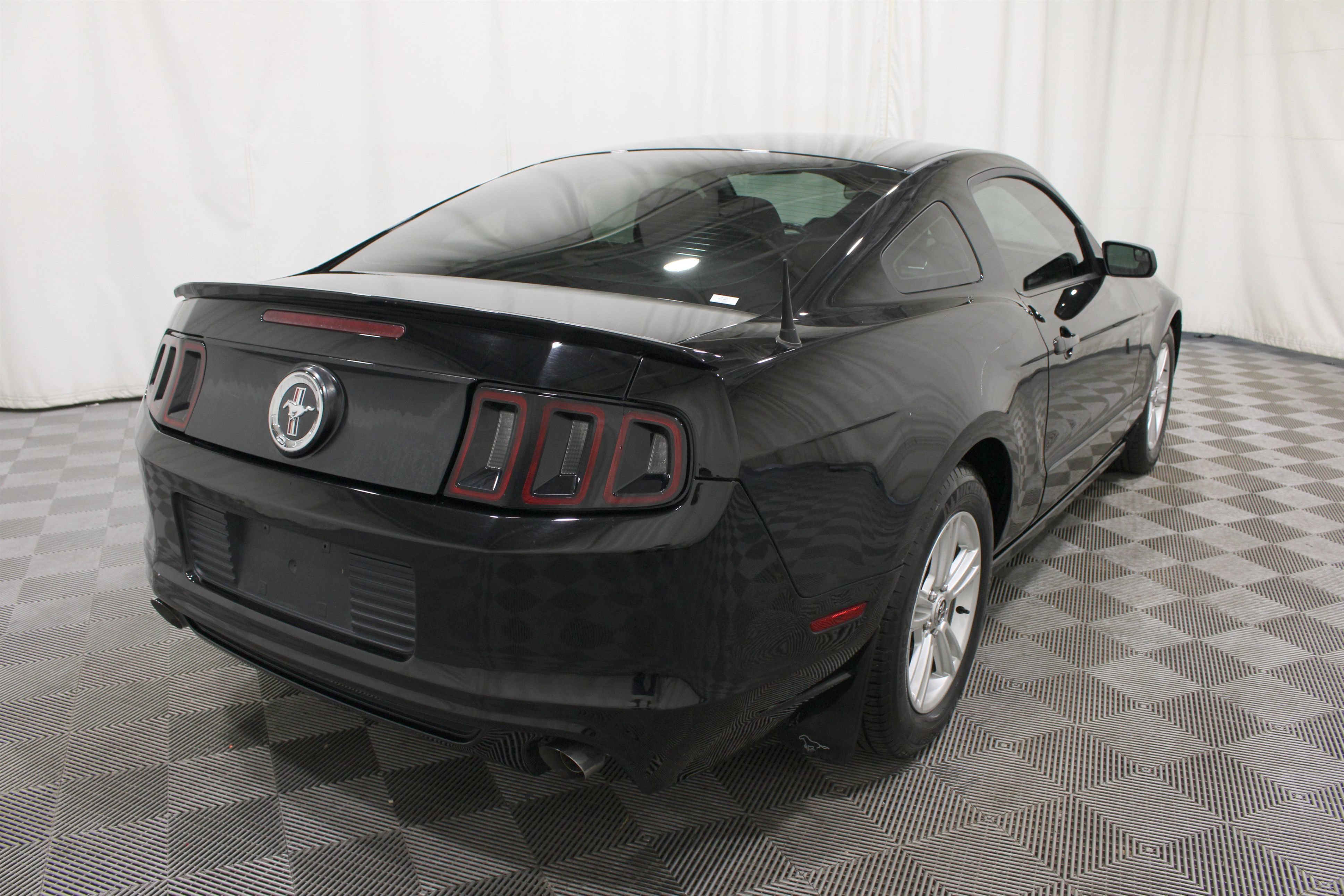Used 2013 Black Ford V6 image 24