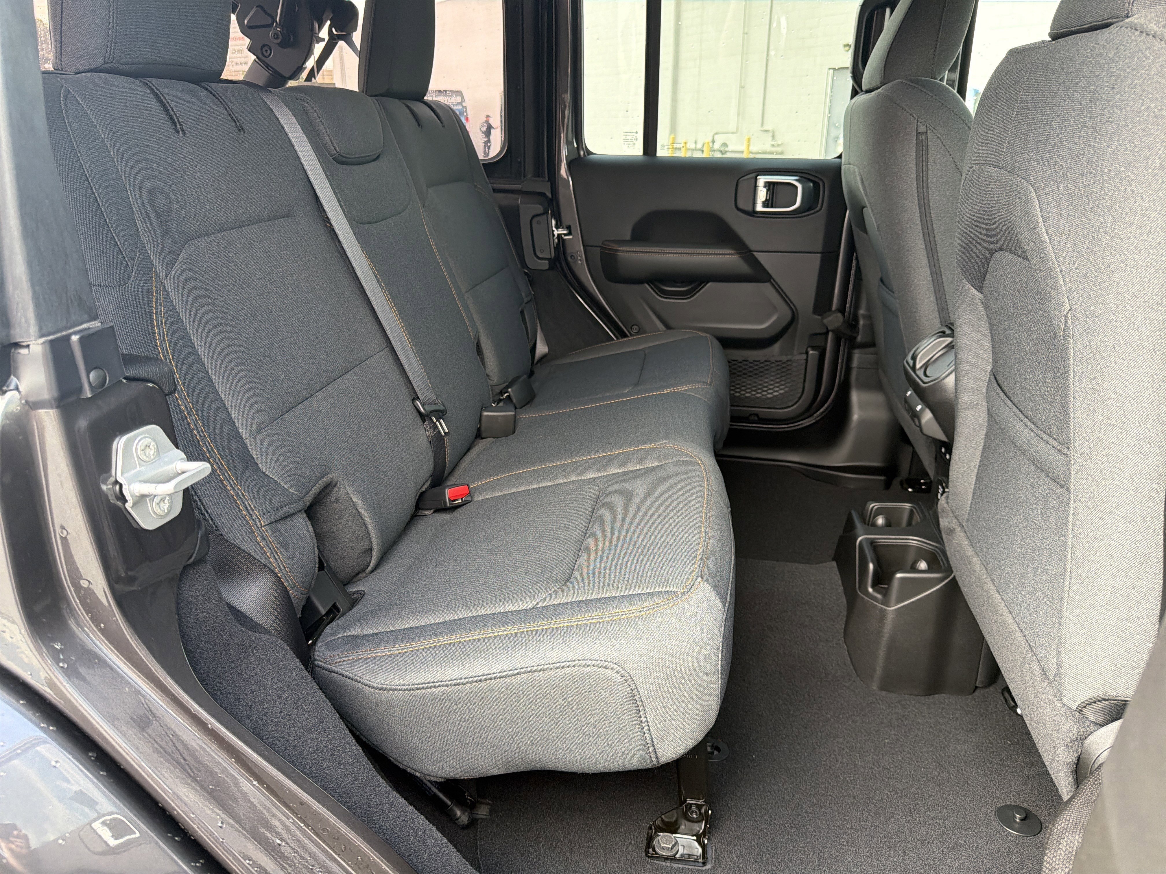 New 2026 Granite Crystal Metallic Clearcoat Jeep Sahara image 18