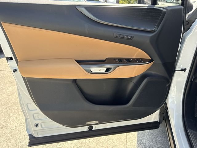 2025 Lexus NX PHEV 450h+ - Photo 13