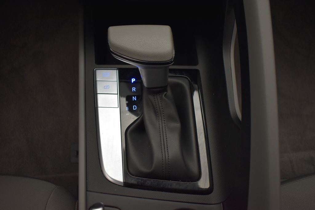 Used 2024 White Hyundai SEL image 24