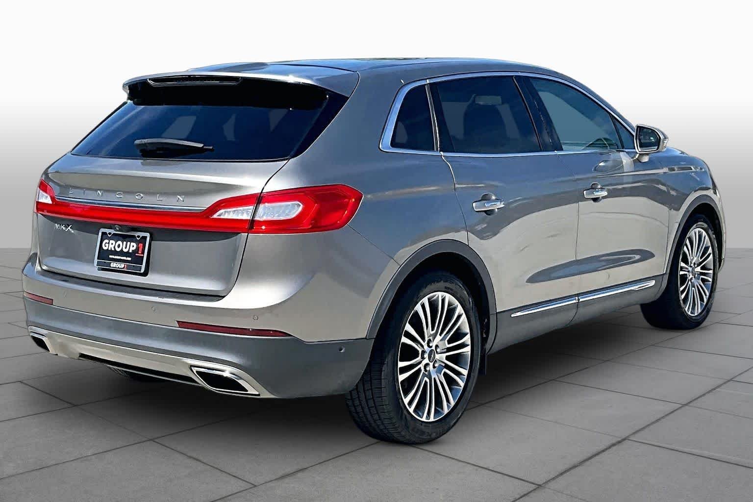 Used 2016 Luxe Lincoln Reserve image 12