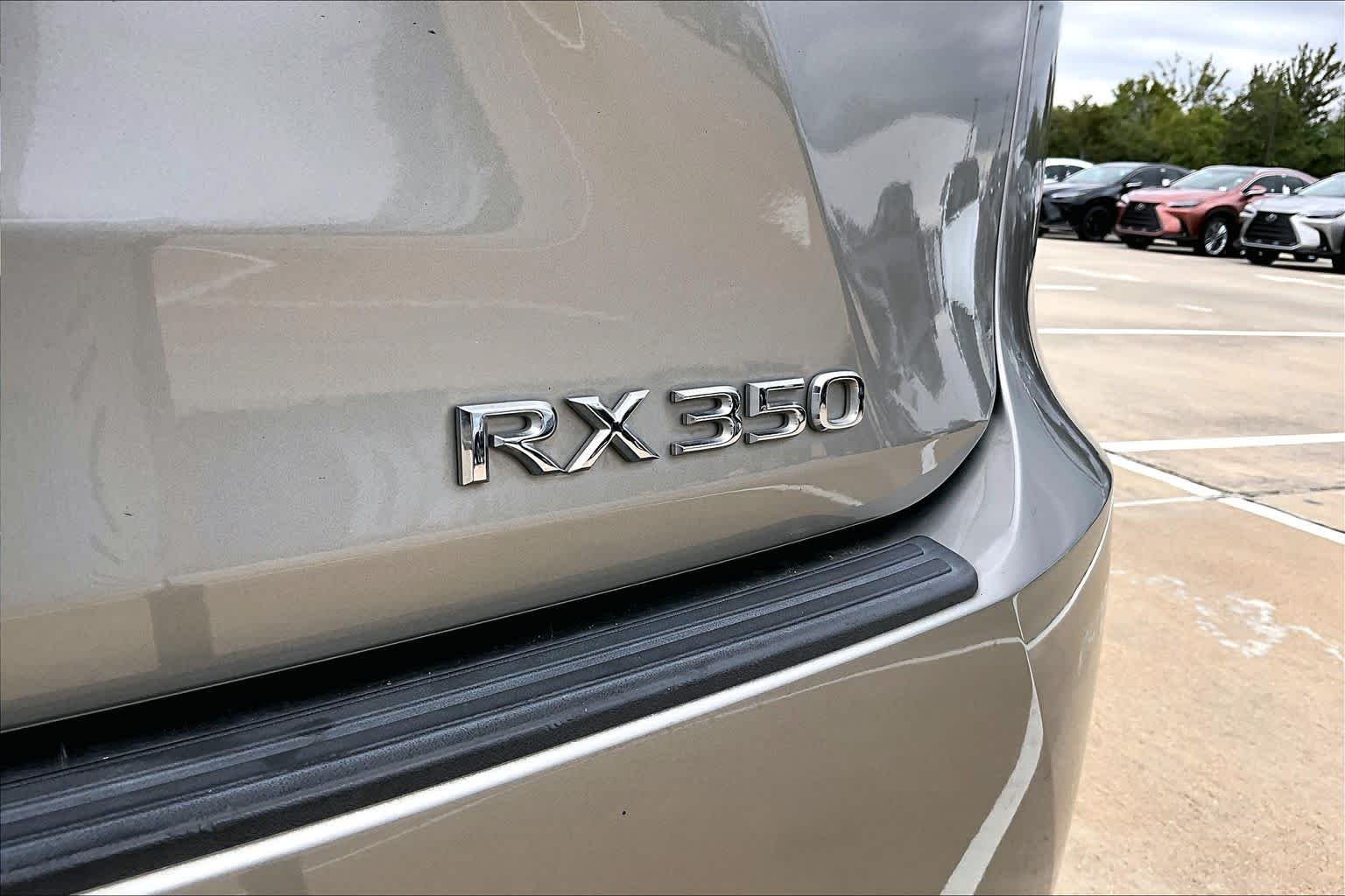 Used 2019 Atomic Silver Lexus  image 28
