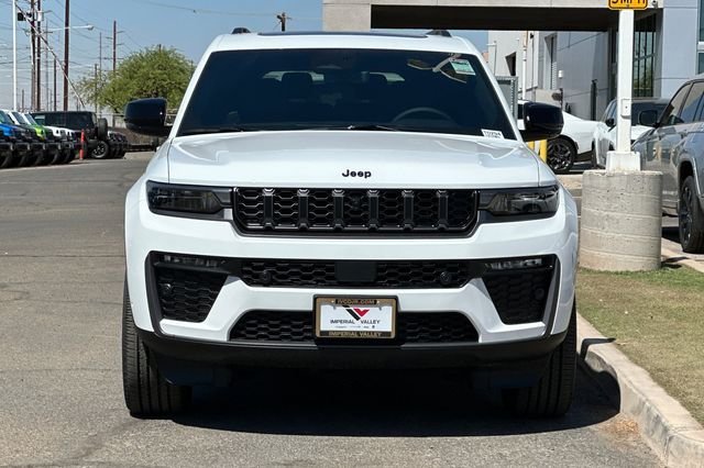 New 2026 Bright White Clear-Coat Exterior Paint Jeep  image 8