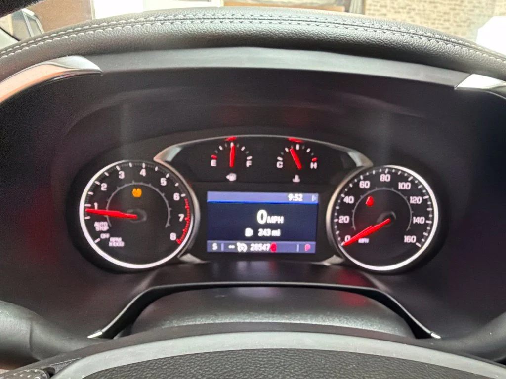 Used 2025 Summit White Chevrolet LT image 28