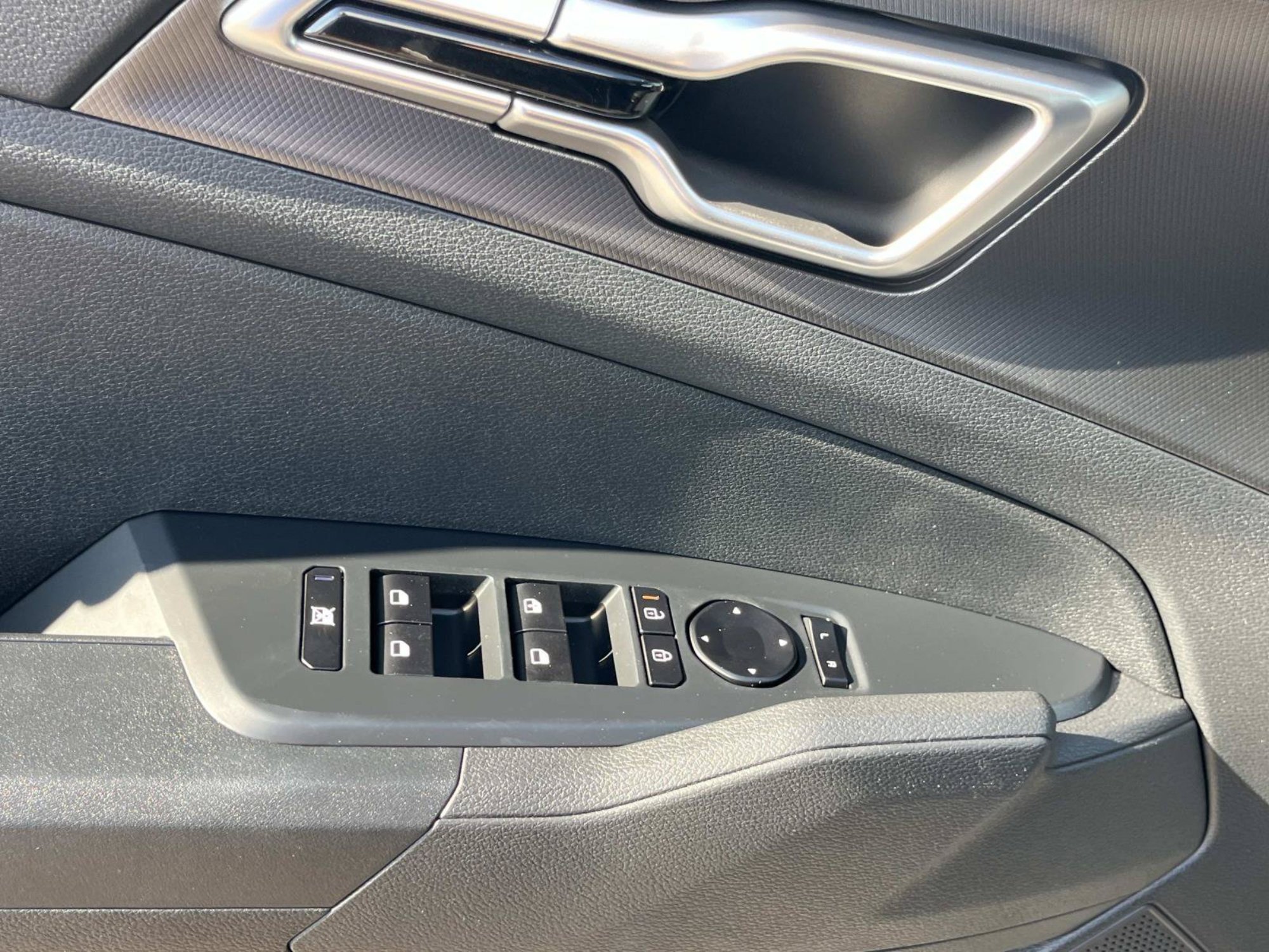 New 2027 Gravity Gray Kia LX image 21