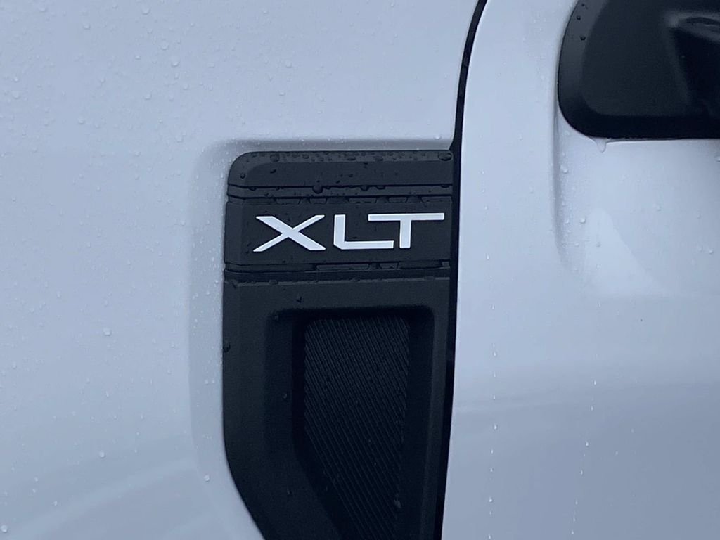New 2026 Oxford White Ford XLT image 8
