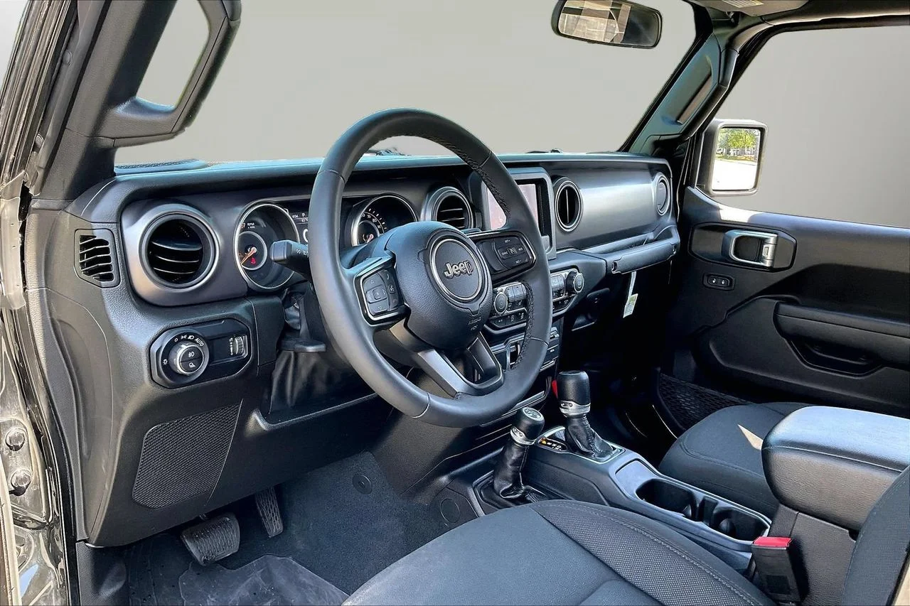 Used 2023 Black Jeep Sport S image 18
